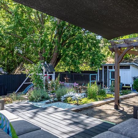 Chic Rv Retreat, Stunning Yard In Roseburg Hotel Bagian luar foto