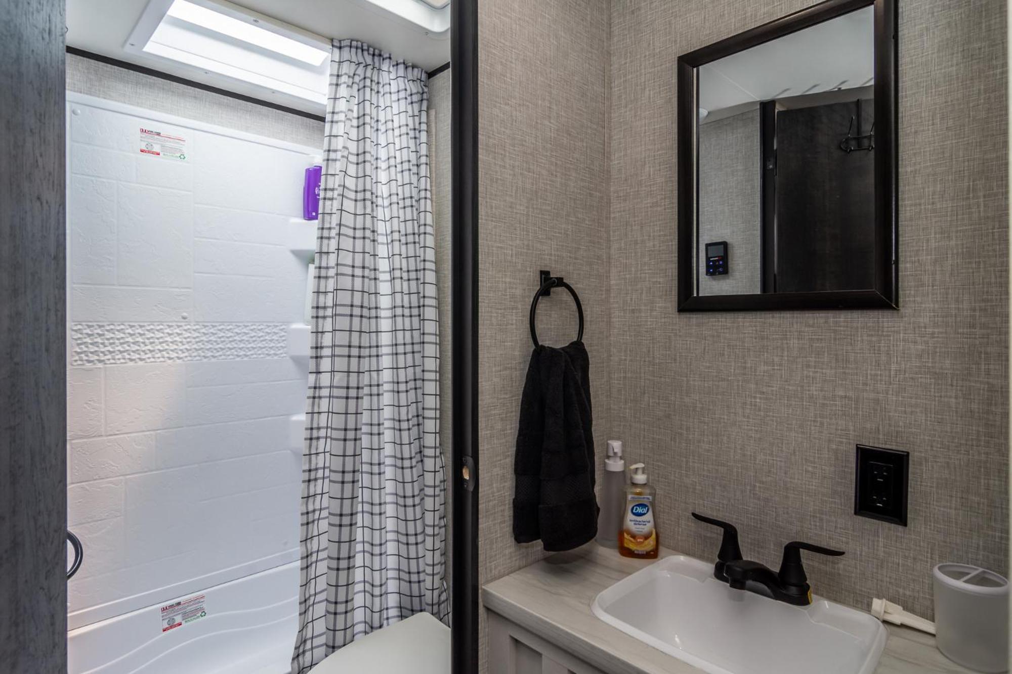 Chic Rv Retreat, Stunning Yard In Roseburg Hotel Bagian luar foto