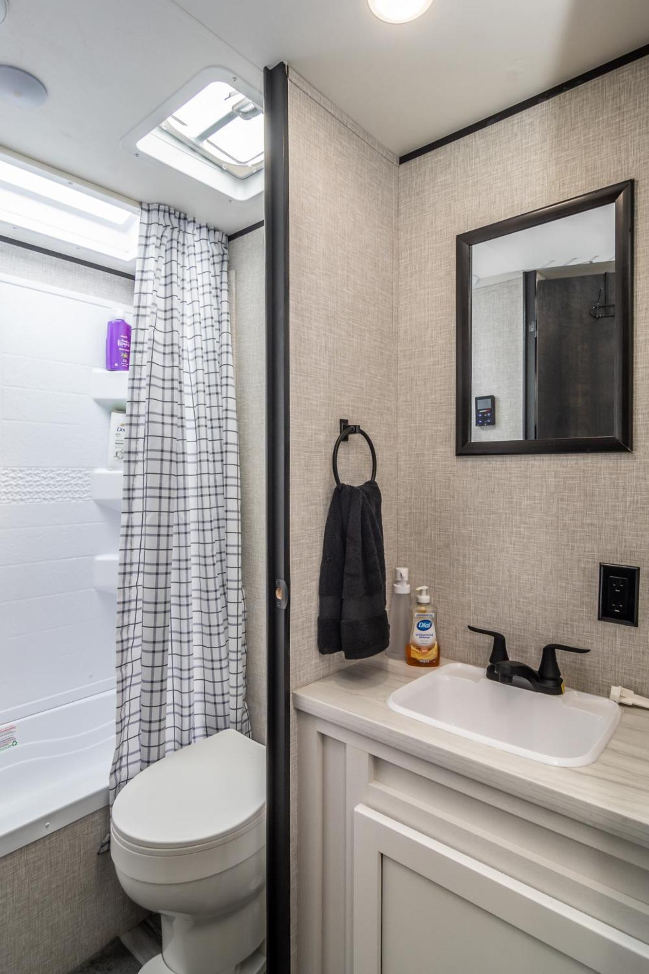 Chic Rv Retreat, Stunning Yard In Roseburg Hotel Bagian luar foto
