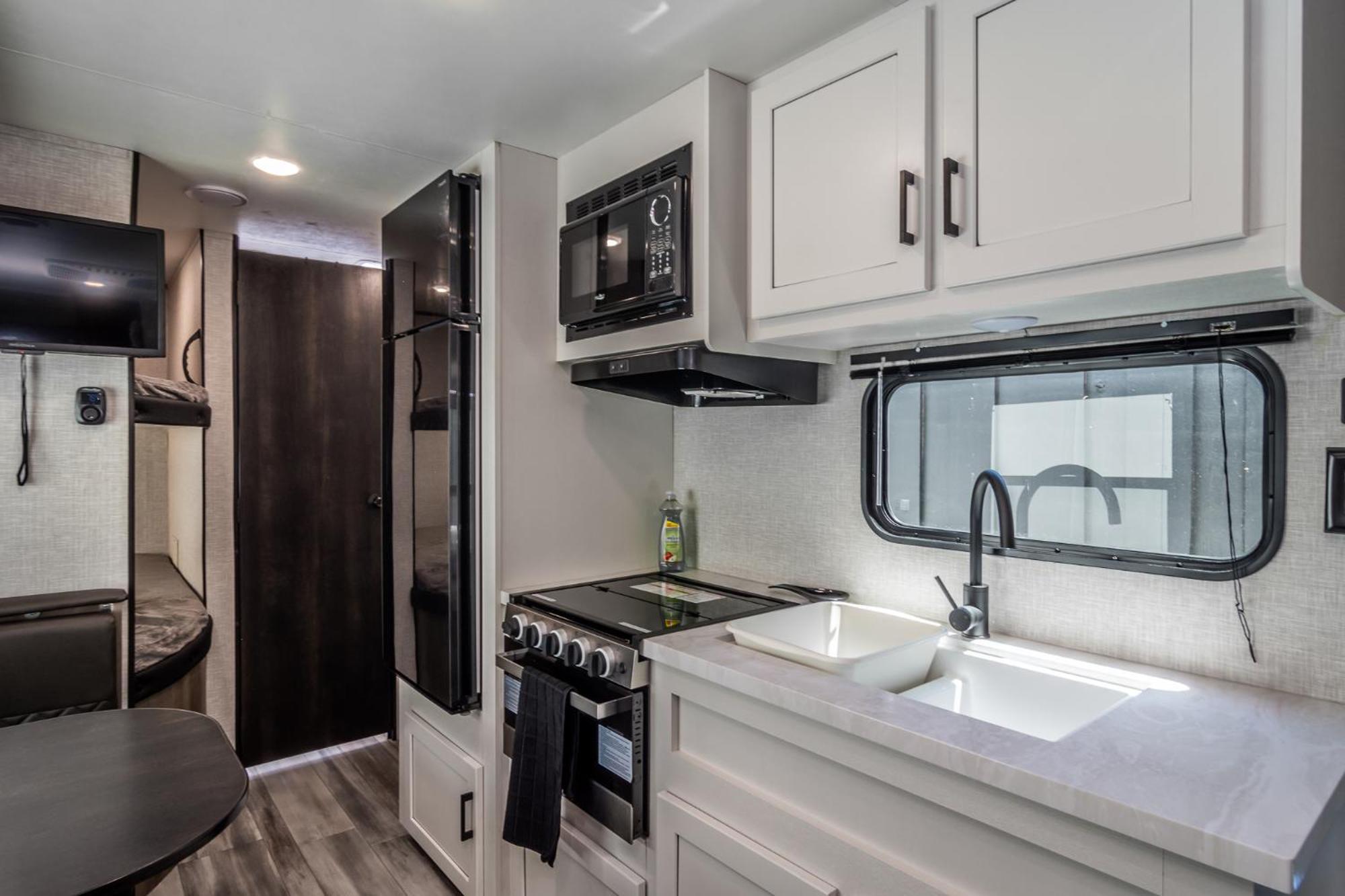 Chic Rv Retreat, Stunning Yard In Roseburg Hotel Bagian luar foto