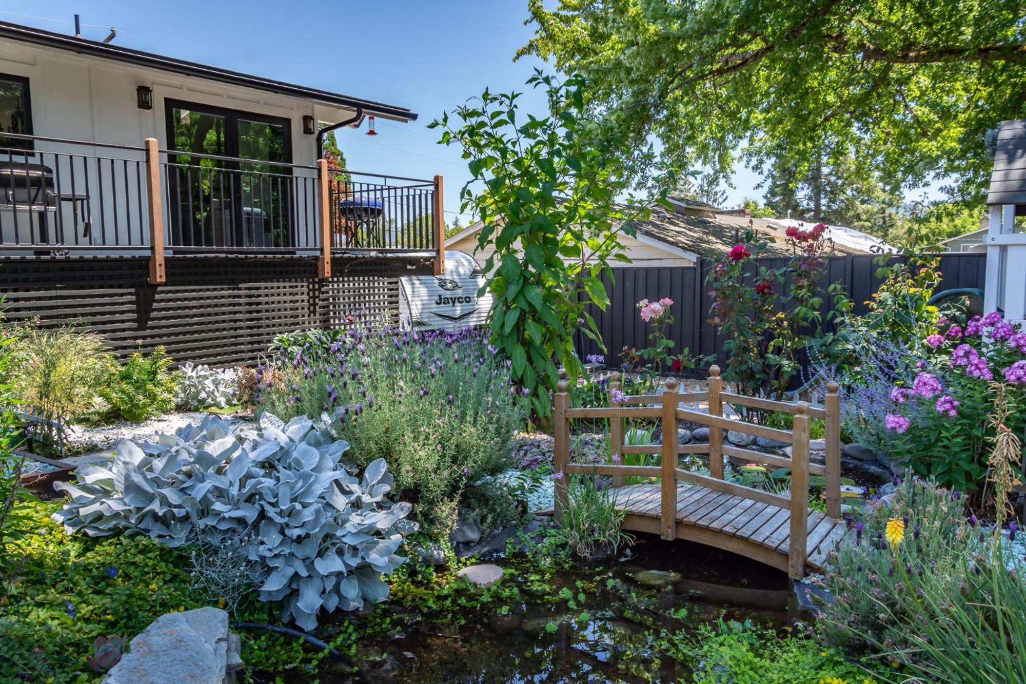 Chic Rv Retreat, Stunning Yard In Roseburg Hotel Bagian luar foto