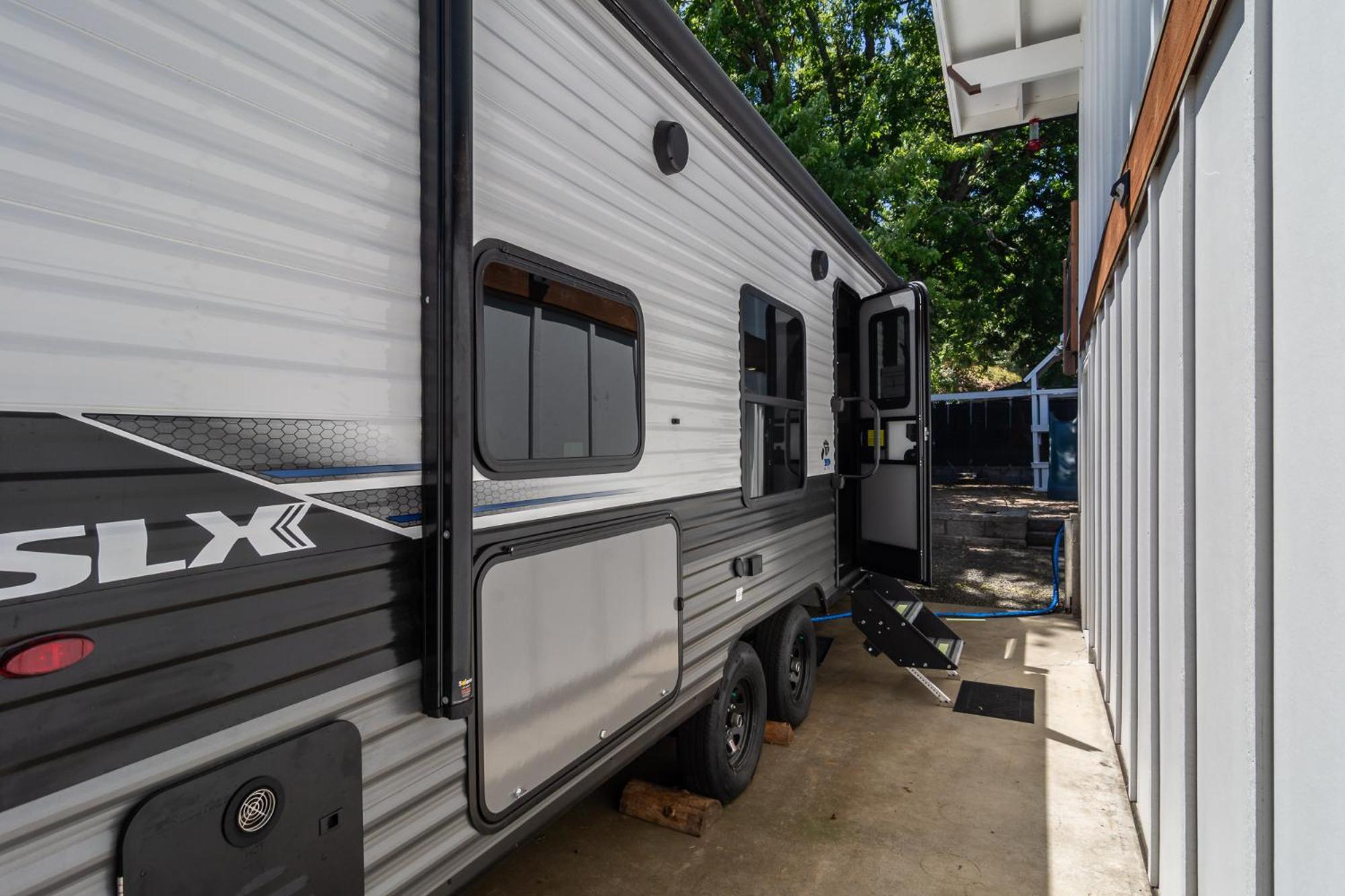 Chic Rv Retreat, Stunning Yard In Roseburg Hotel Bagian luar foto