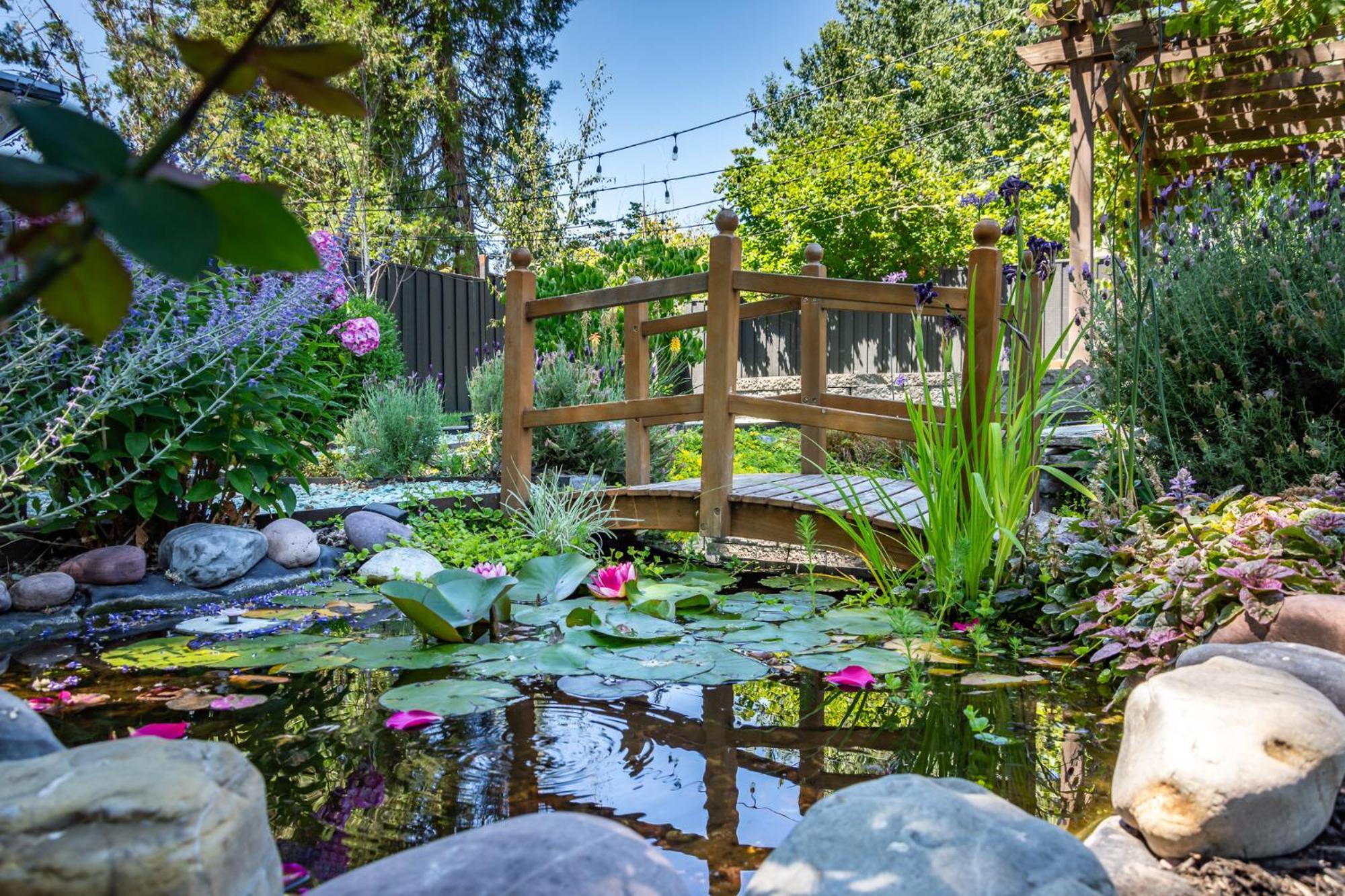 Chic Rv Retreat, Stunning Yard In Roseburg Hotel Bagian luar foto