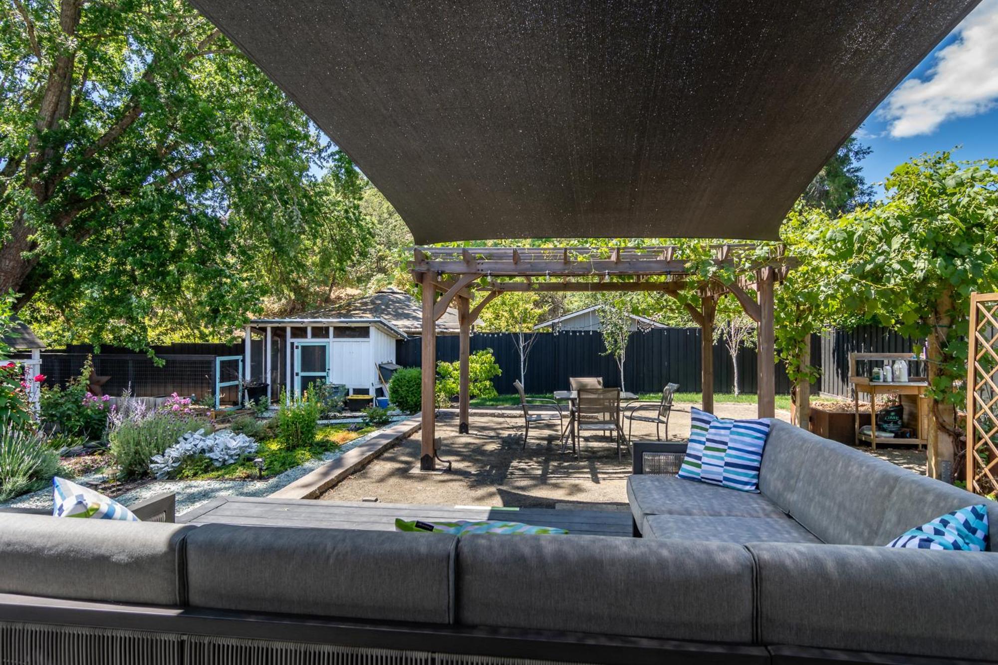 Chic Rv Retreat, Stunning Yard In Roseburg Hotel Bagian luar foto